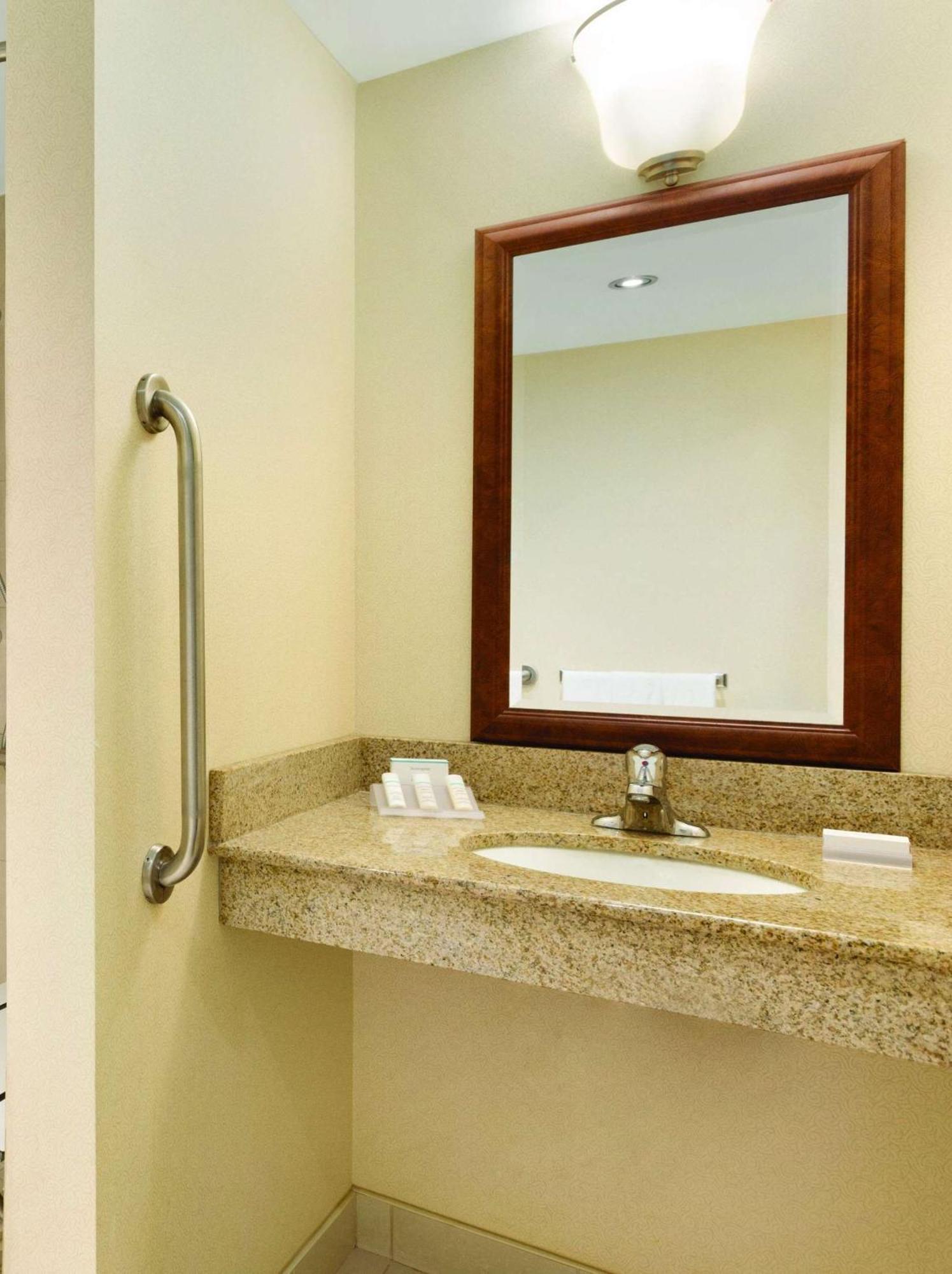 Hilton Garden Inn Ниагара-он-те-Лейк Экстерьер фото