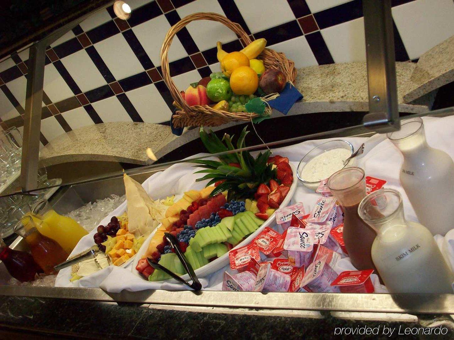 Hilton Garden Inn Ниагара-он-те-Лейк Ресторан фото
